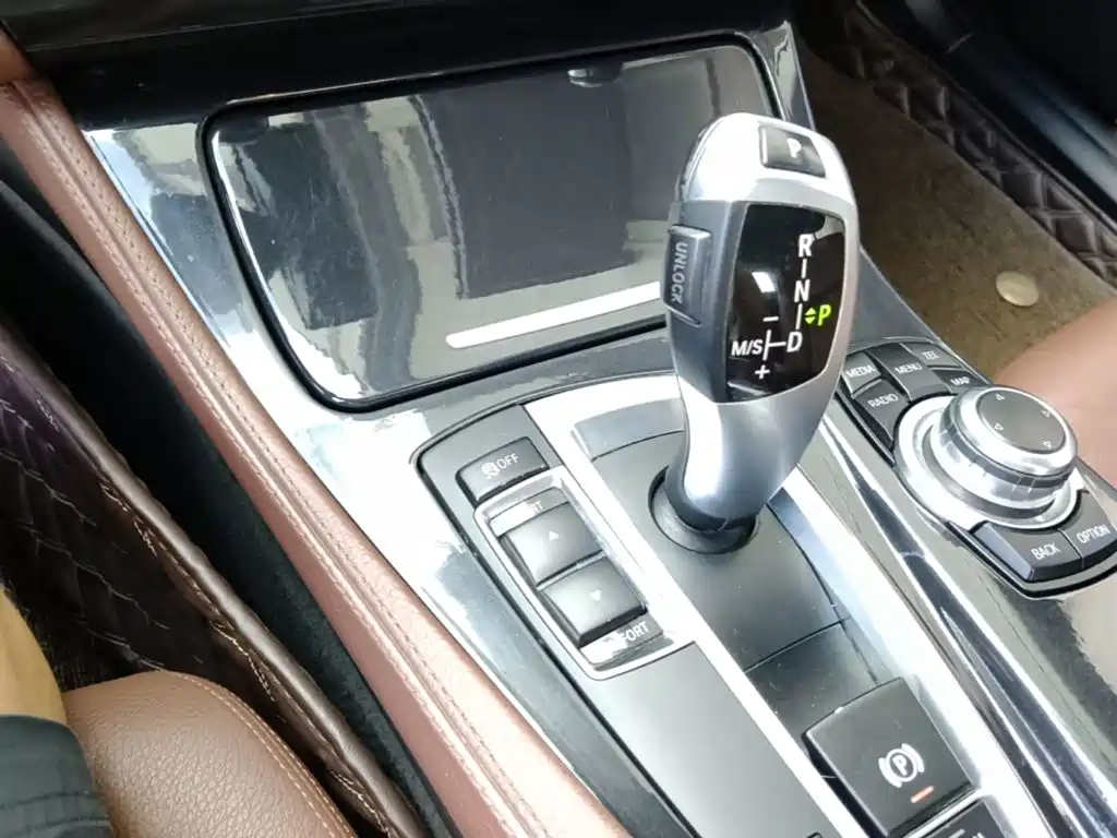 BMW 5 Series — миниатюра 14