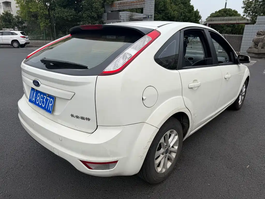 Ford Focus 2013 1.8L AT