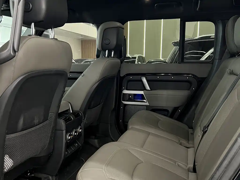 Land Rover Defender — миниатюра 4