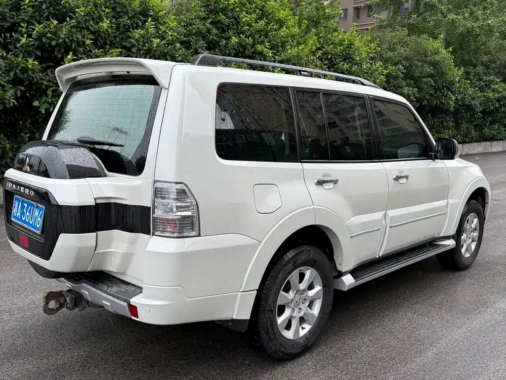 Mitsubishi Pajero (Import) — миниатюра 5