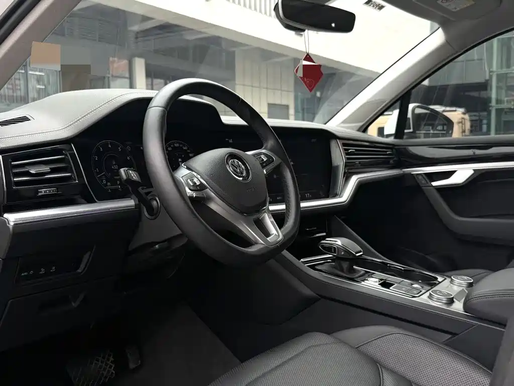 Volkswagen Touareg — миниатюра 6