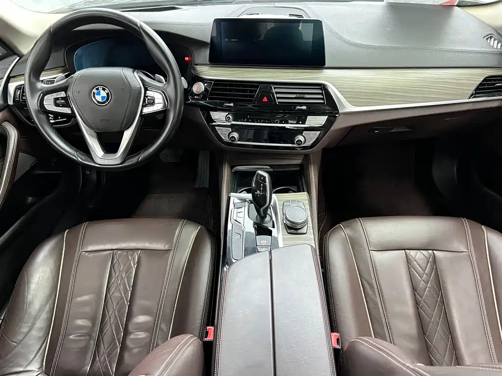 BMW 5 Series — миниатюра 8