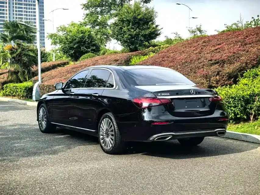 Mercedes-Benz E-Class — миниатюра 4