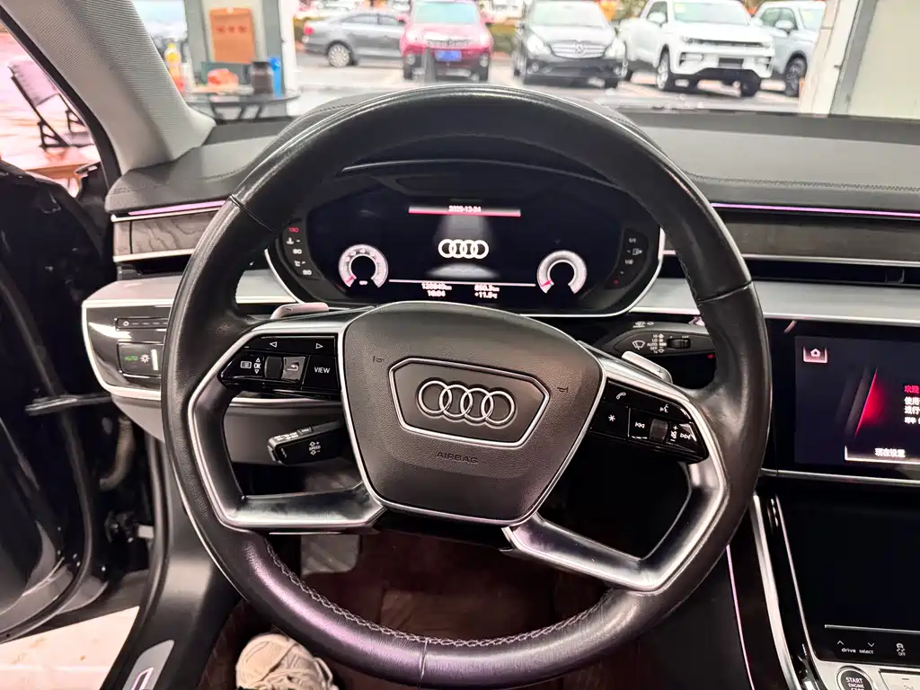 AUDI A8