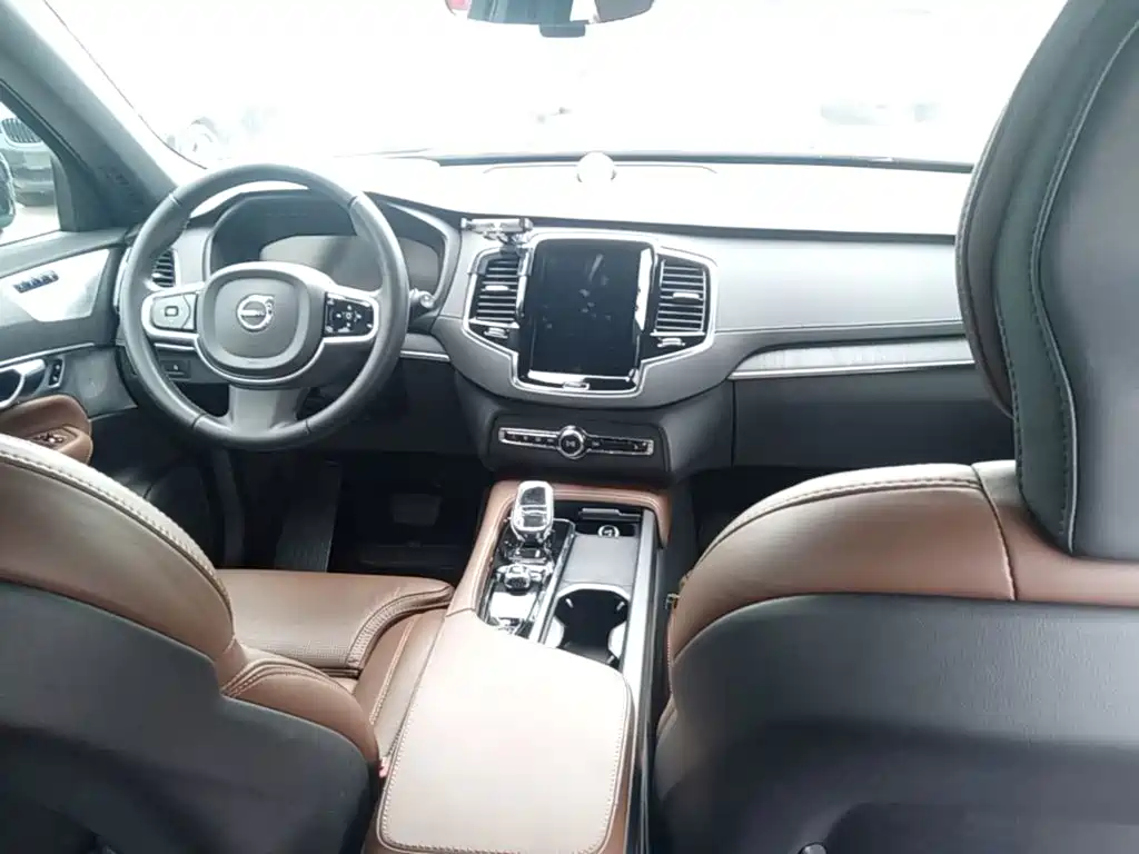 Volvo XC90 PHEV — миниатюра 10