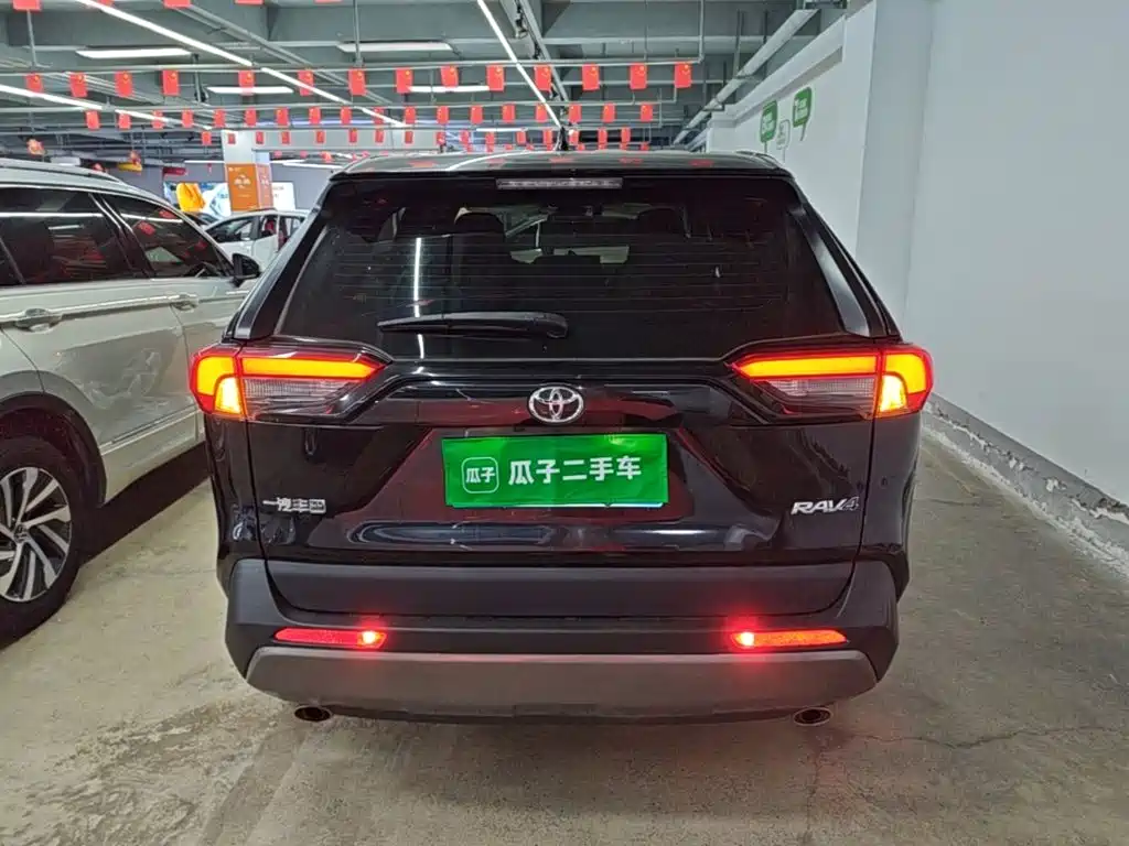 Toyota RAV4 — миниатюра 6