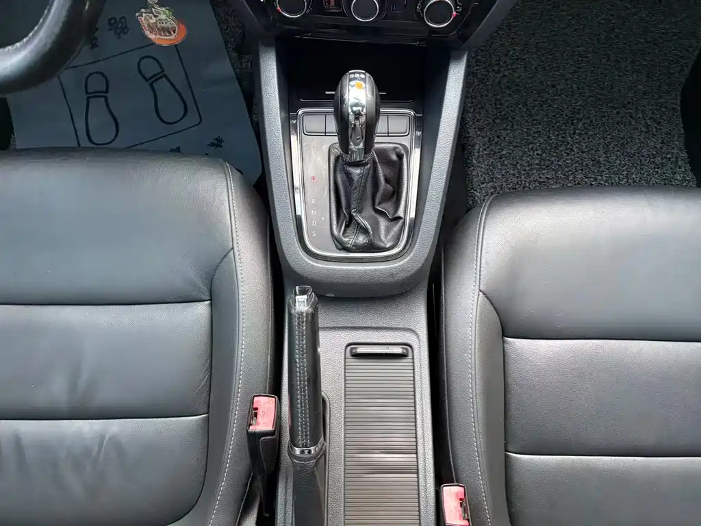 Volkswagen Sagitar — миниатюра 12