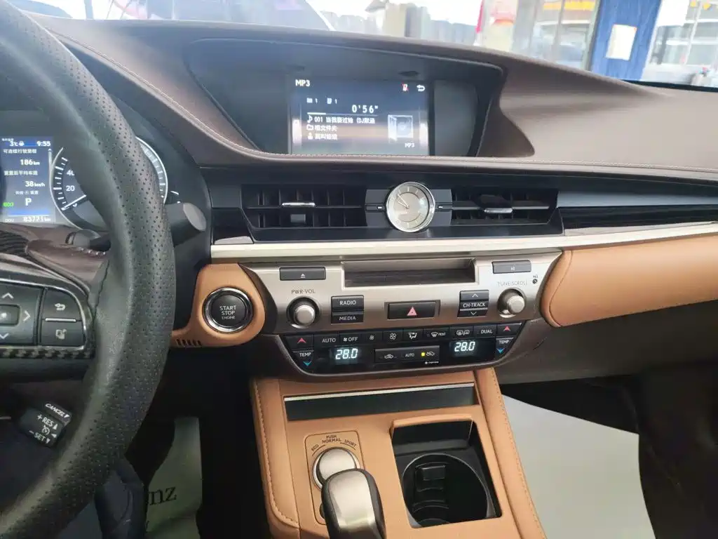 Lexus ES — миниатюра 10