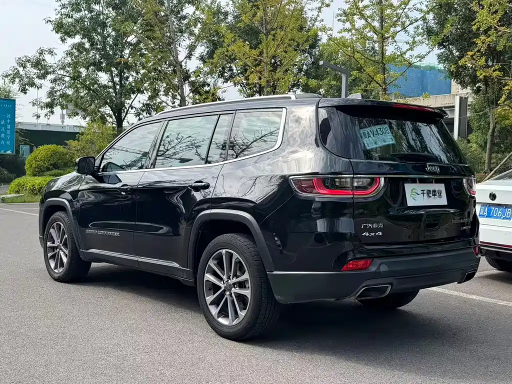 Jeep Grand Commander — миниатюра 18