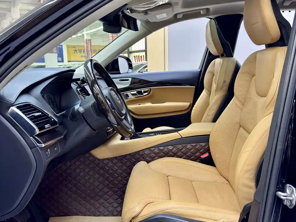 Volvo XC90 — миниатюра 13