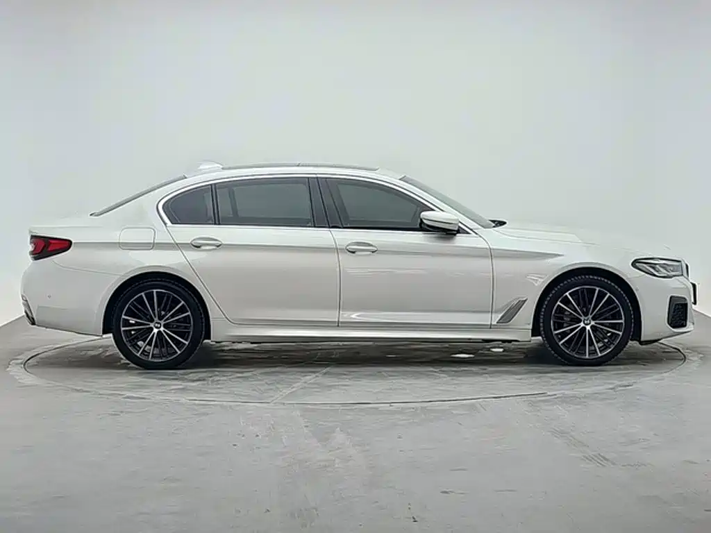 BMW 5 Series — миниатюра 5