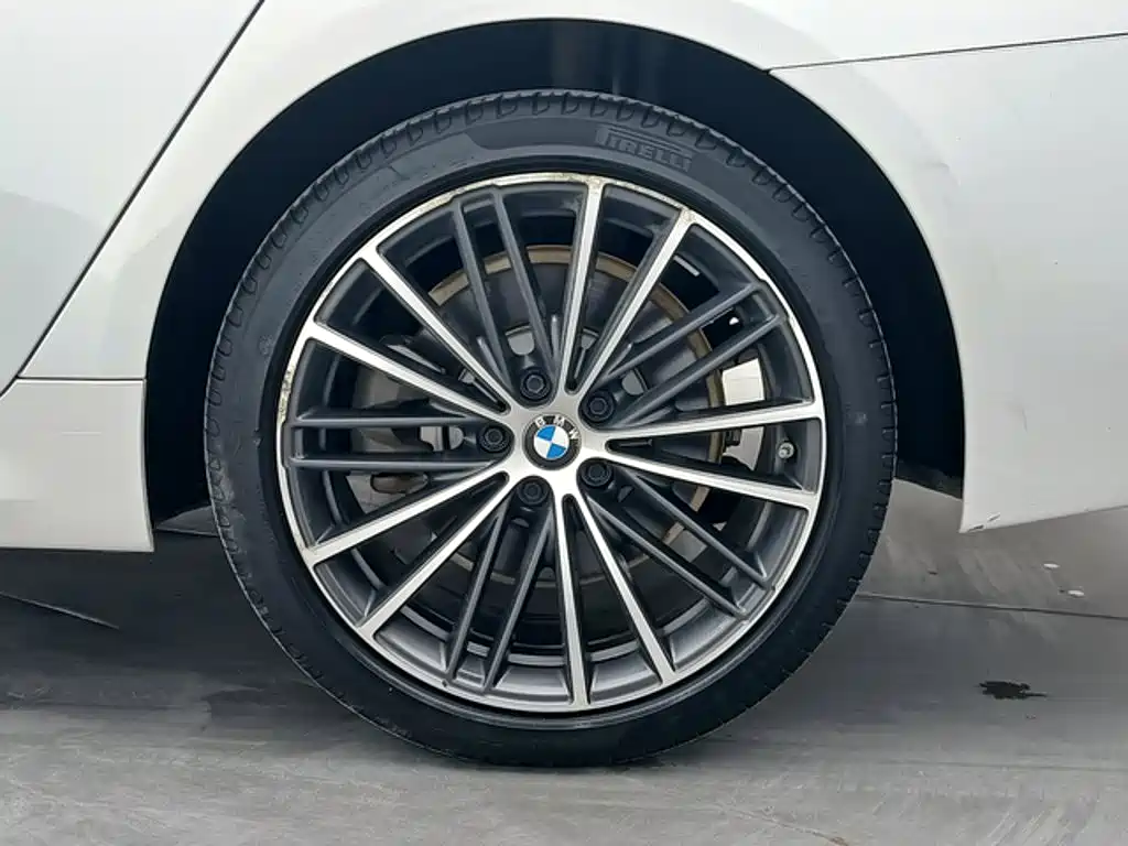 BMW 5 Series — миниатюра 12