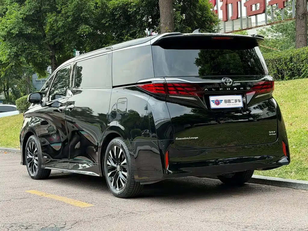 Toyota Alphard — миниатюра 4