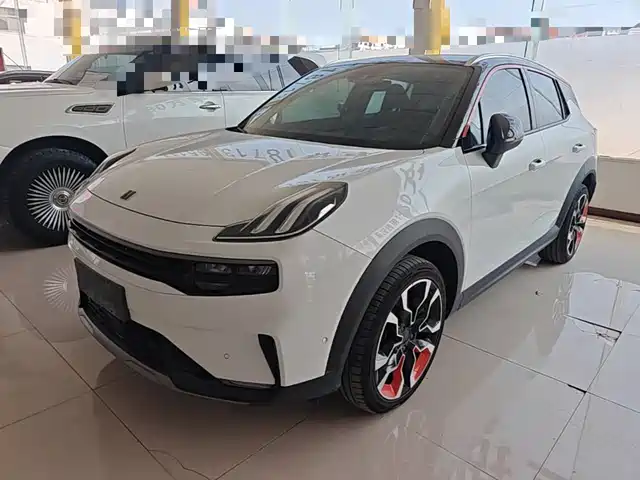2021 Lynk & Co 06