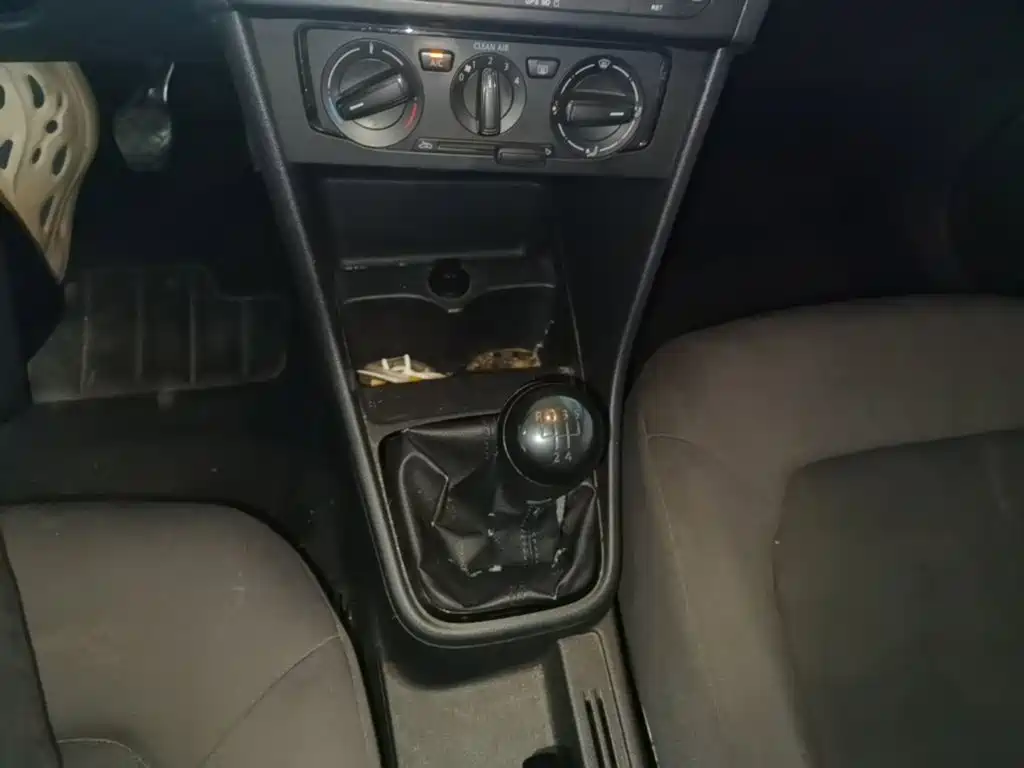 Volkswagen Santana — миниатюра 14