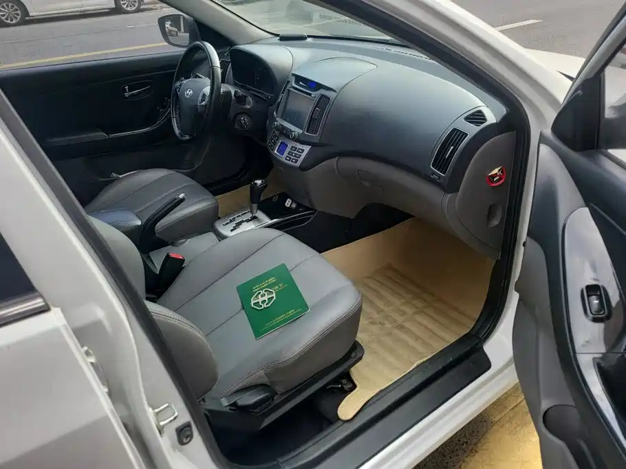 Hyundai Elantra — миниатюра 8