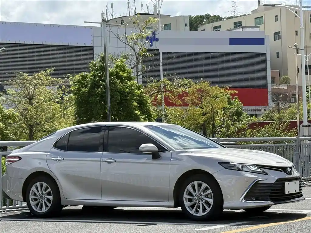 Toyota Camry 2021 2.0G Luxury