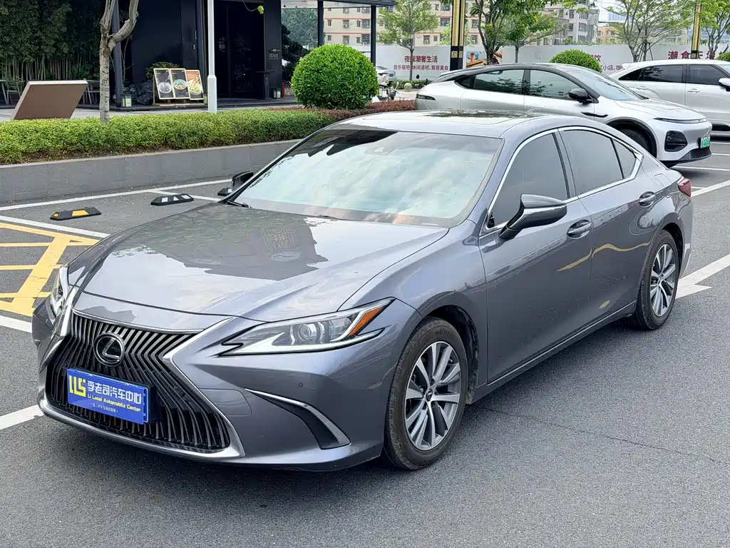 Lexus ES 2020 200