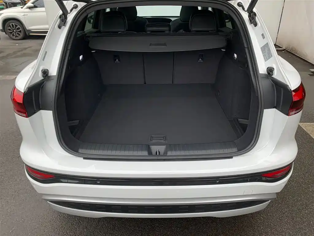 Audi Q6L e-tron