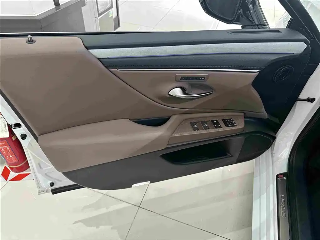 Lexus ES — миниатюра 6