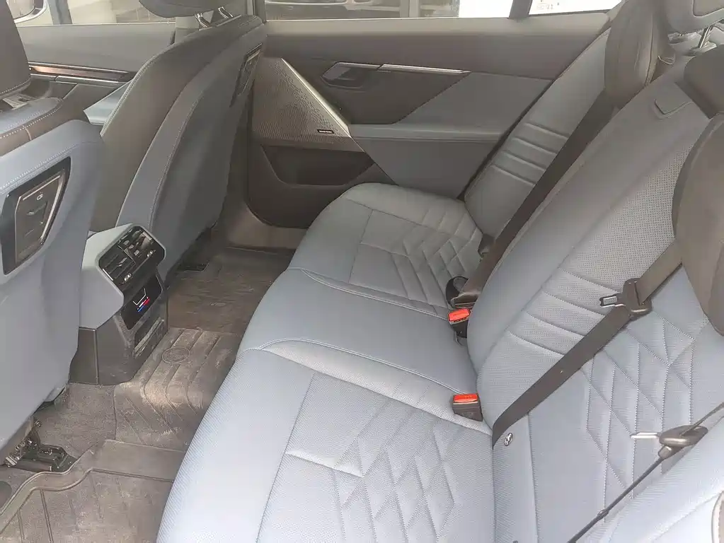 BMW i5 — миниатюра 12
