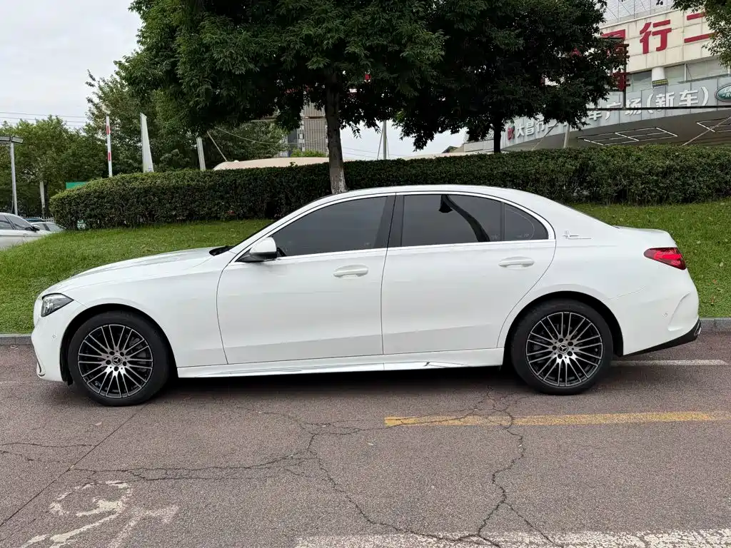 Mercedes-Benz C-Class — миниатюра 3