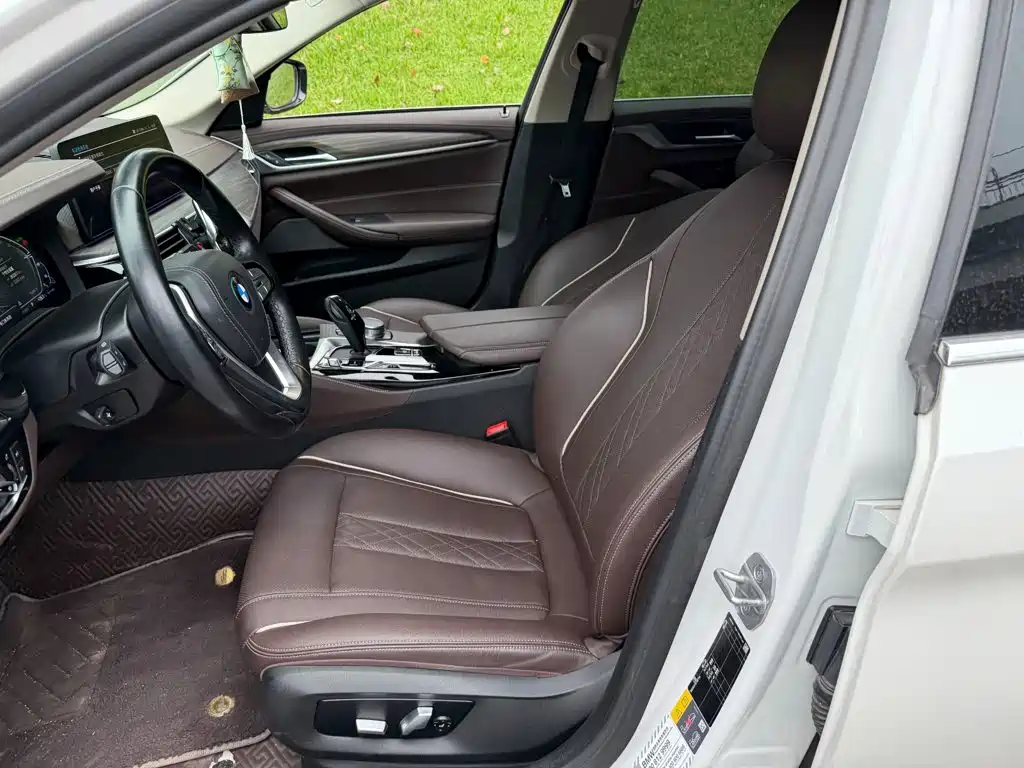 BMW 5 Series New Energy — миниатюра 8