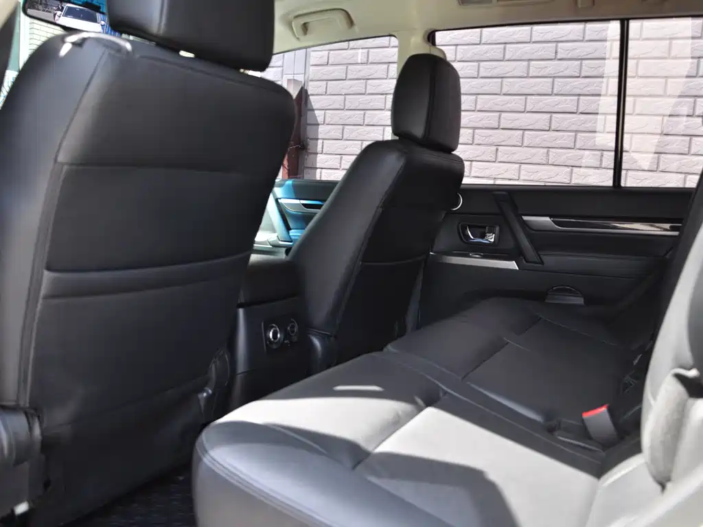 Mitsubishi V97 2019 3.8L GLS