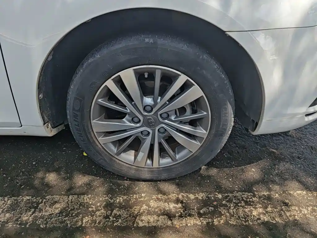 Geely Emgrand — миниатюра 24