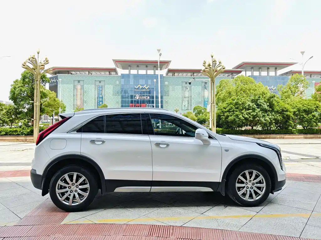 Cadillac XT4 2021 28T Lead