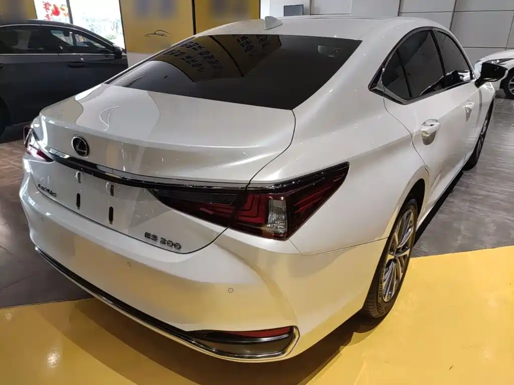 Lexus ES — миниатюра 7
