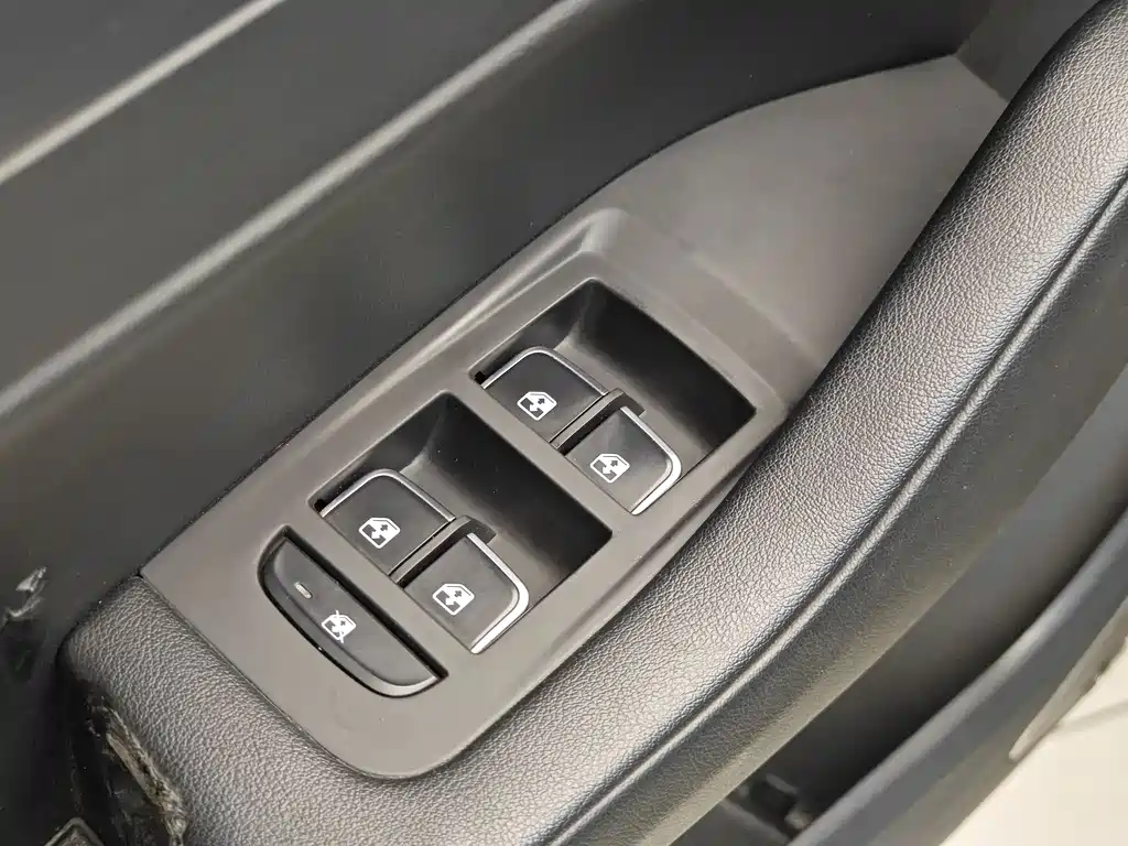 Hongqi H5 2020 1.8T AT