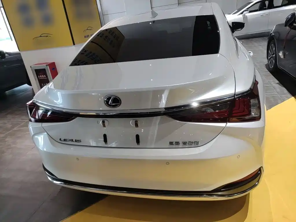 Lexus ES — миниатюра 6