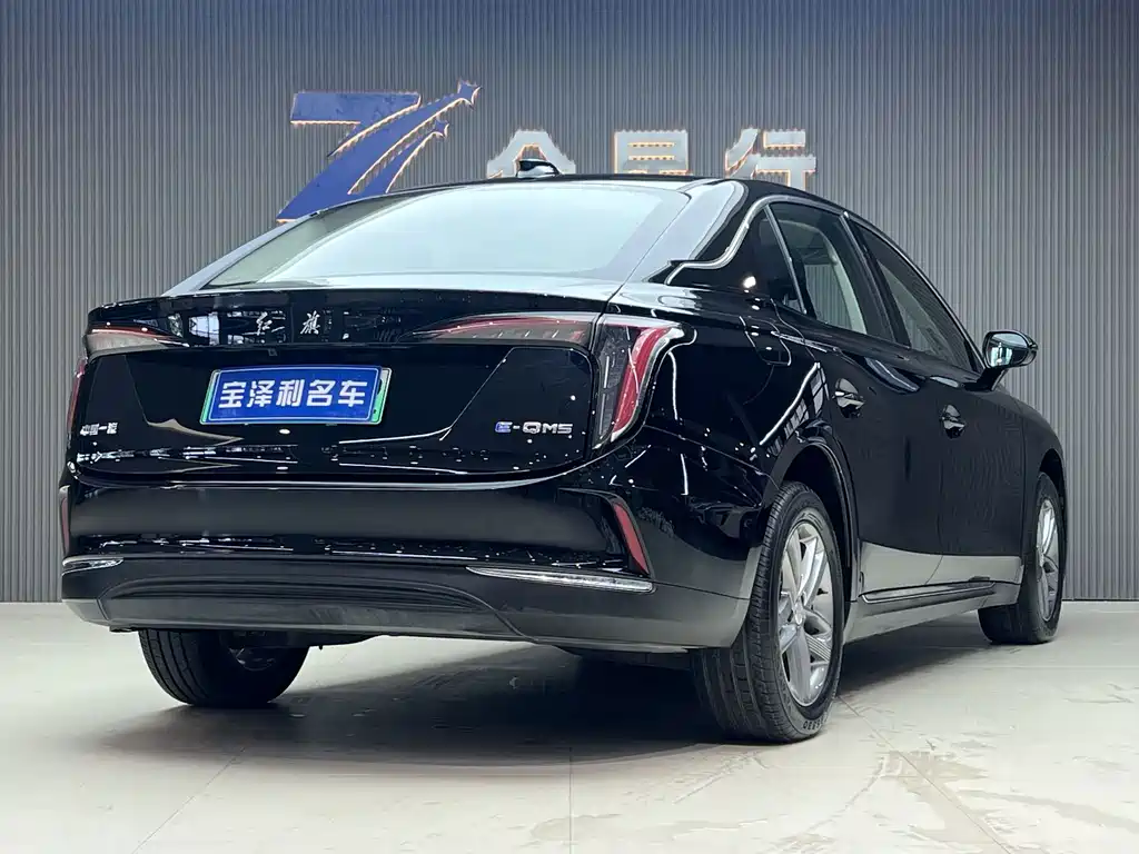 Hongqi Hongqi E-QM5 — миниатюра 3