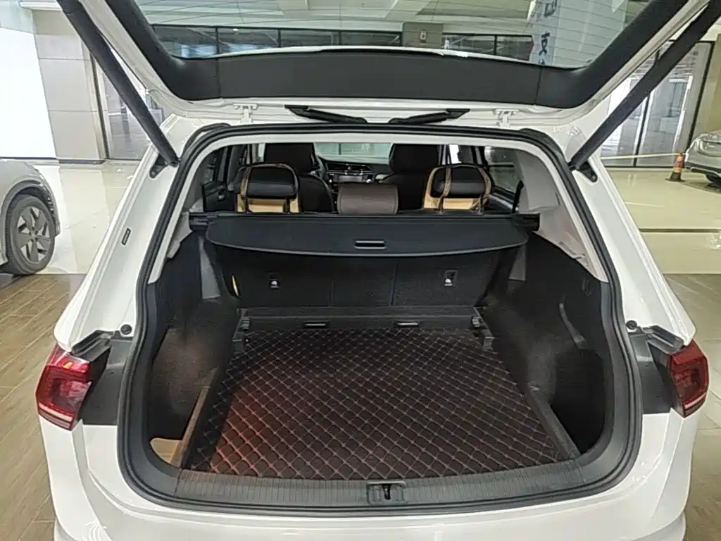Volkswagen Tiguan L — миниатюра 19