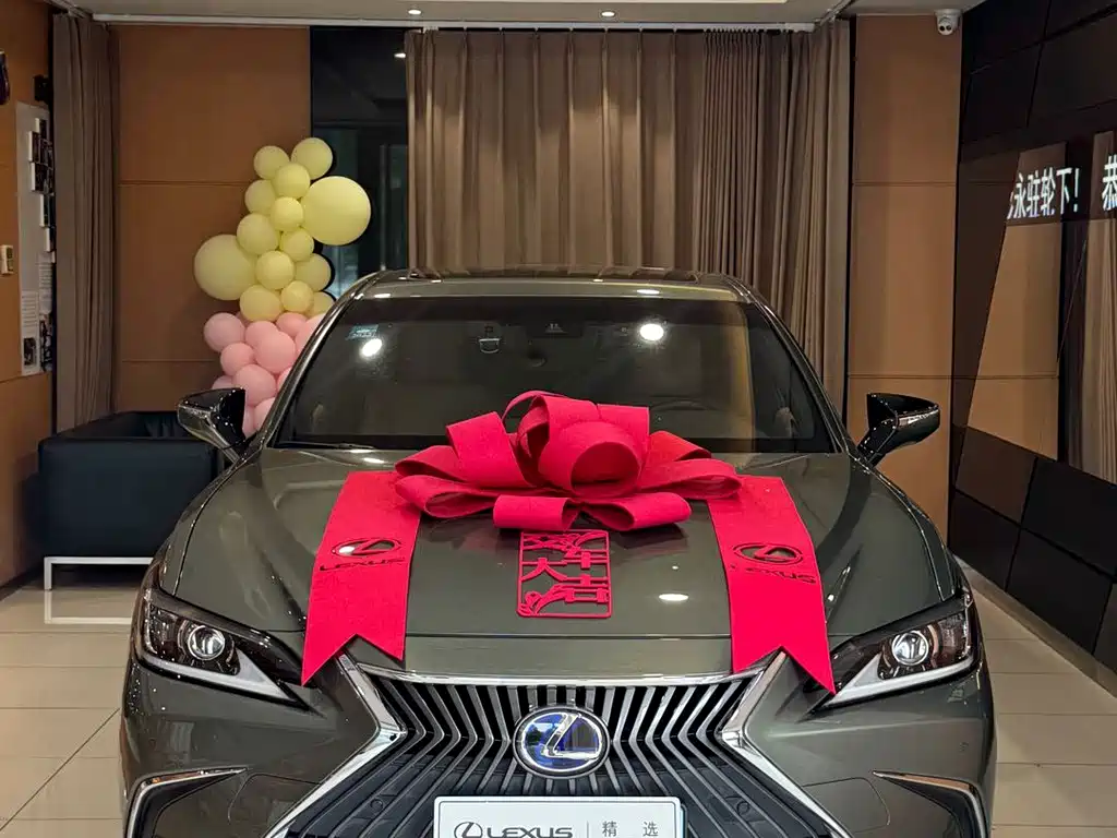 Lexus ES