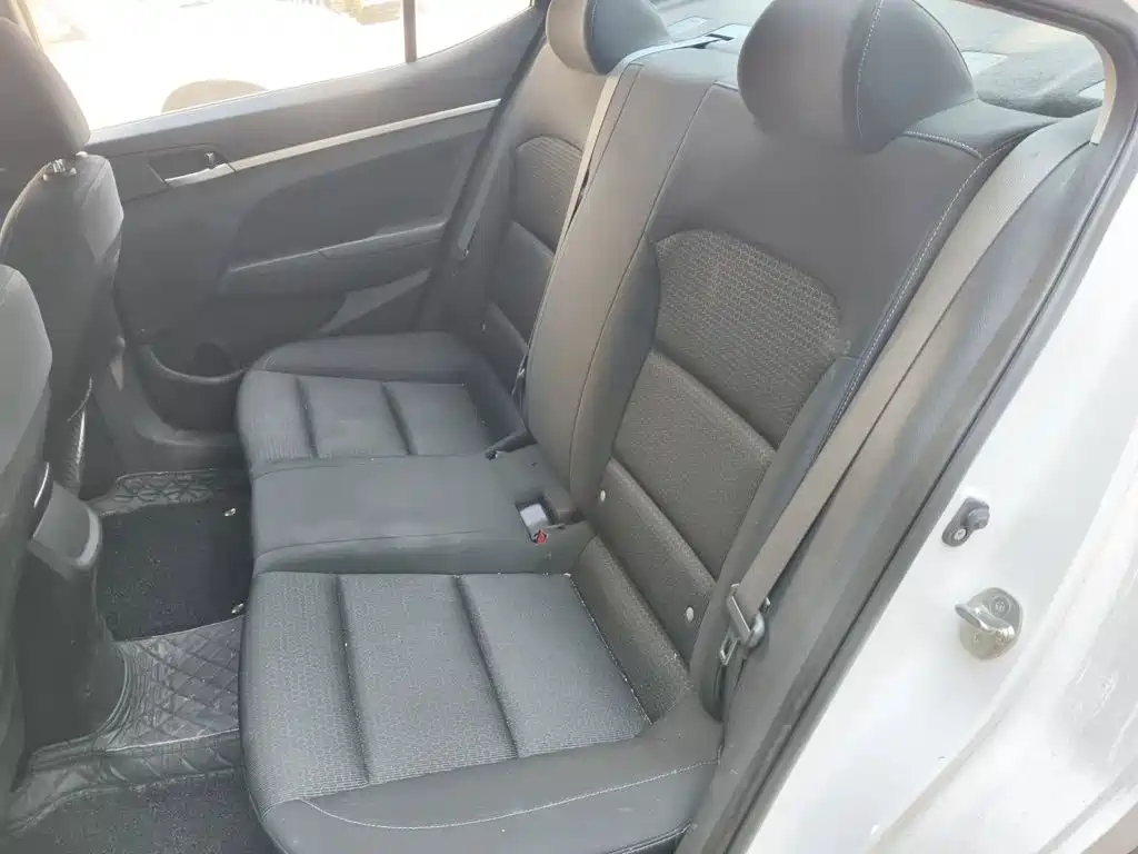 Hyundai Elantra — миниатюра 14
