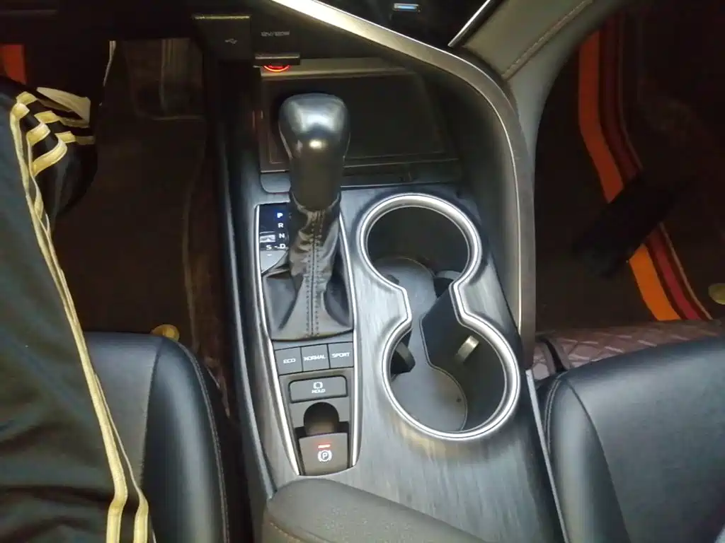 Toyota Camry — миниатюра 14