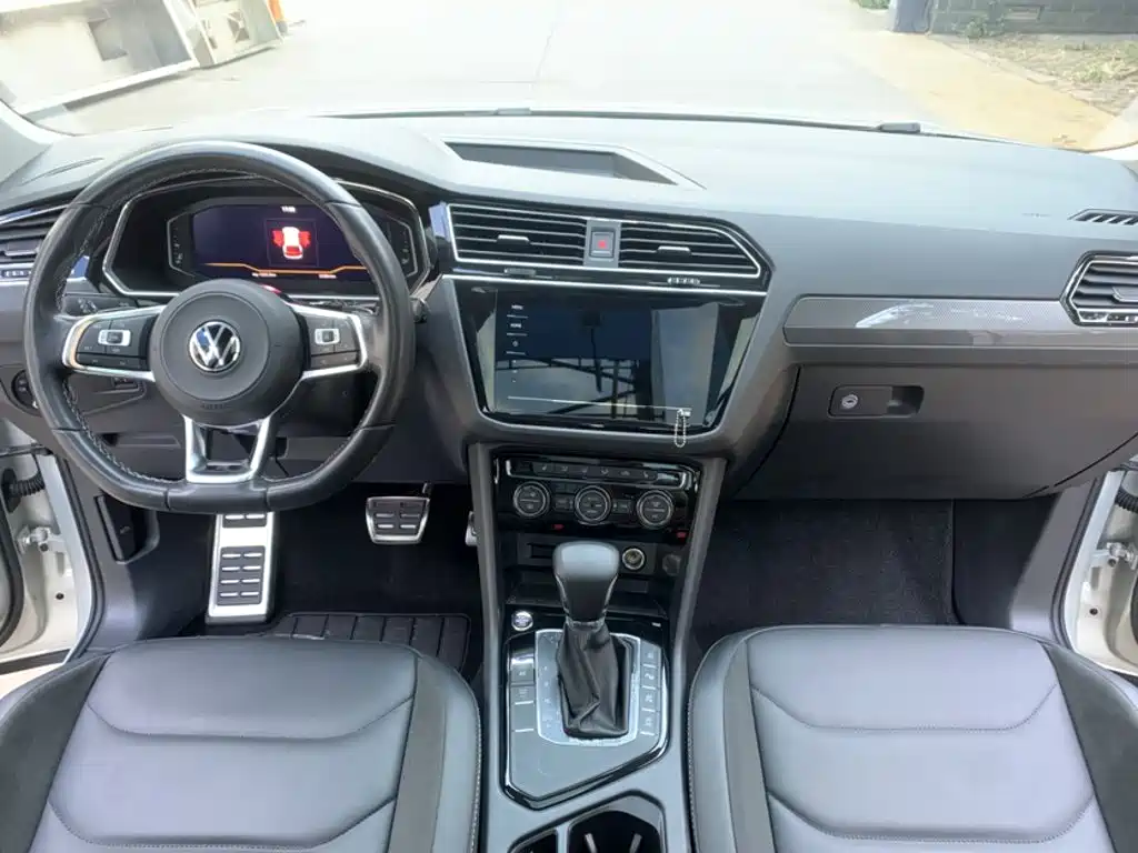 Volkswagen Tiguan L — миниатюра 21