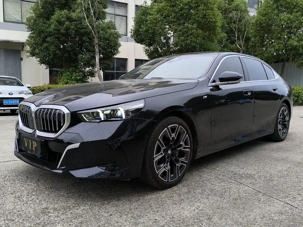BMW 5 Series — миниатюра 3