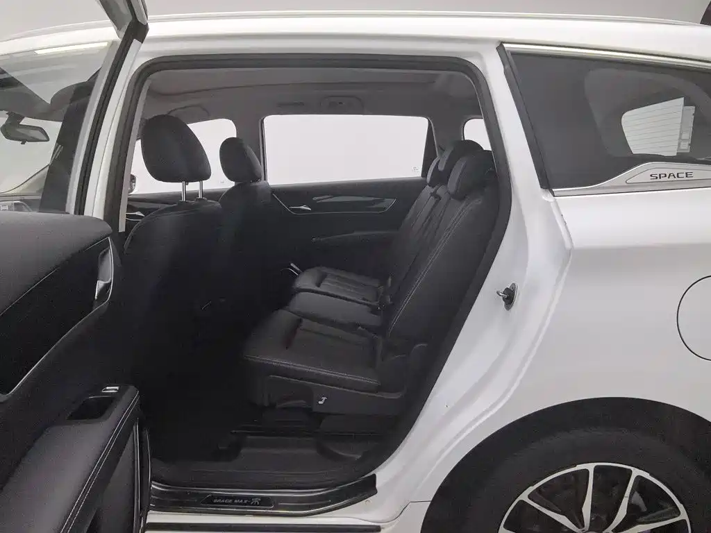 BYD MAX — миниатюра 15