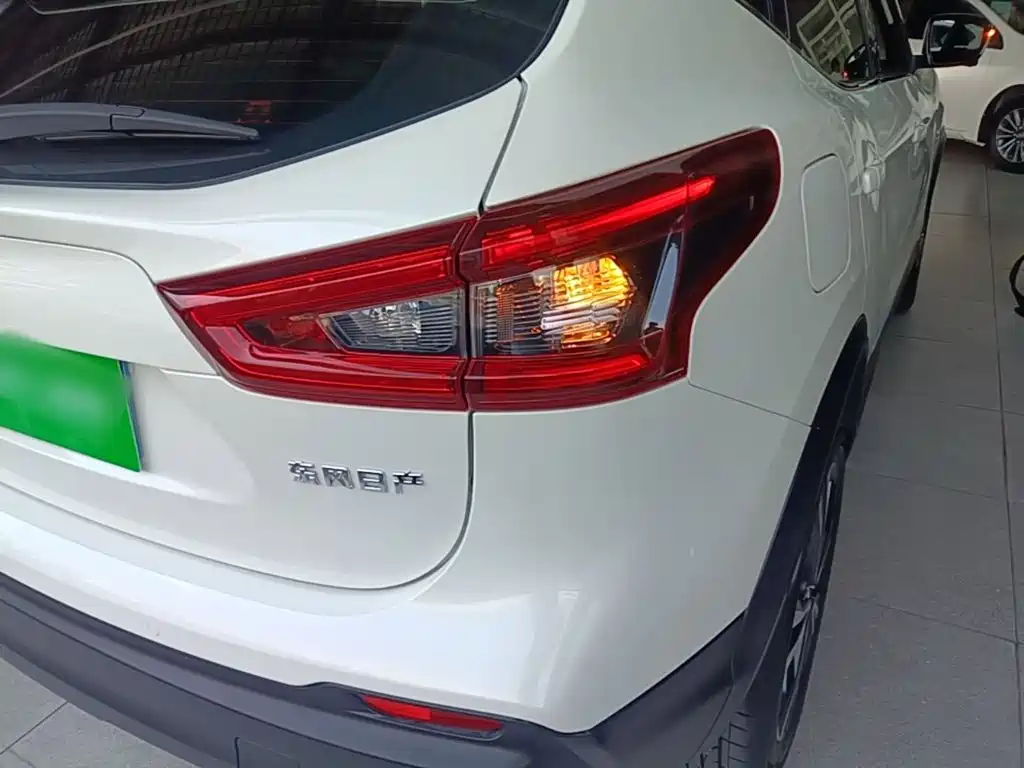 Nissan Qashqai — миниатюра 8