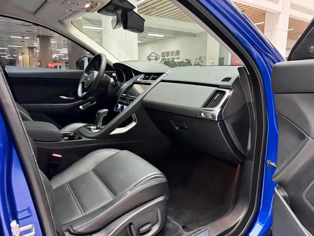 Jaguar E-PACE — миниатюра 16