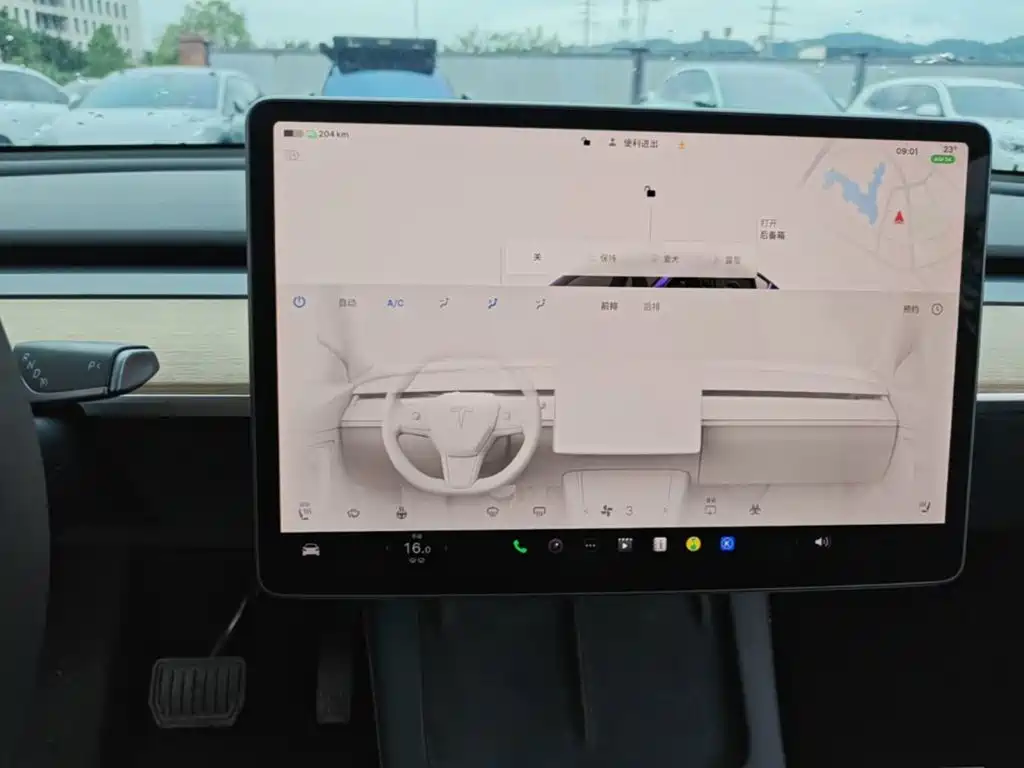 Tesla Model Y — миниатюра 13