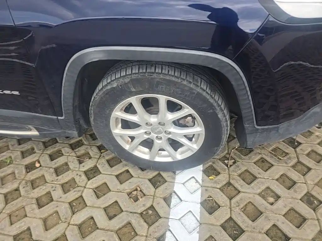 Jeep Cherokee — миниатюра 12