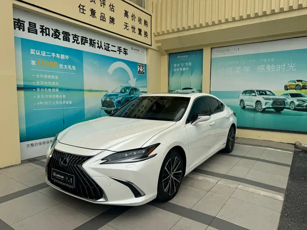 Lexus ES 2022