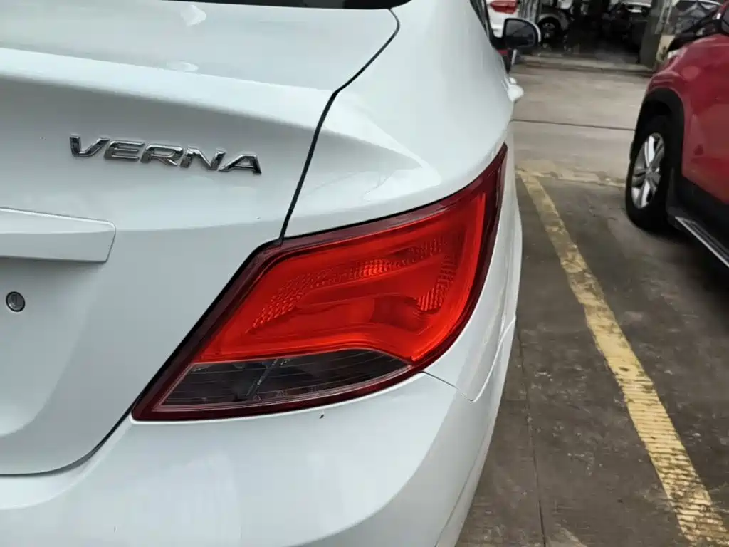 Hyundai Verna — миниатюра 8