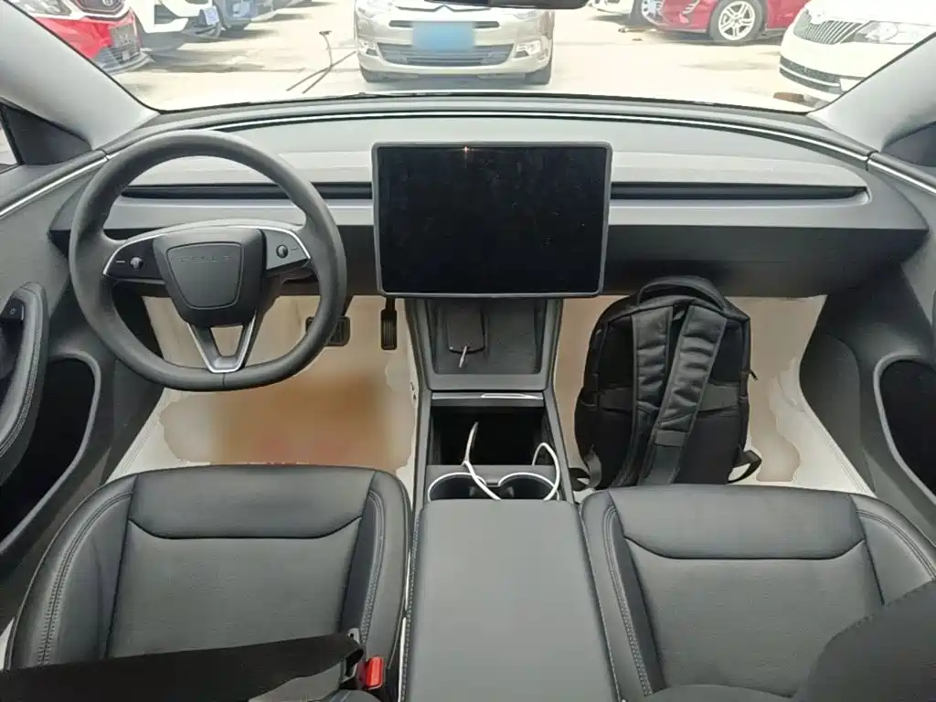 Tesla Model 3 — миниатюра 10