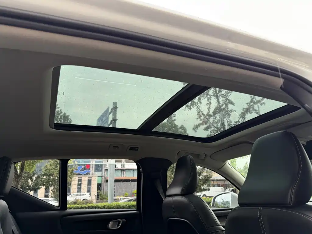 Volvo XC40 — миниатюра 17