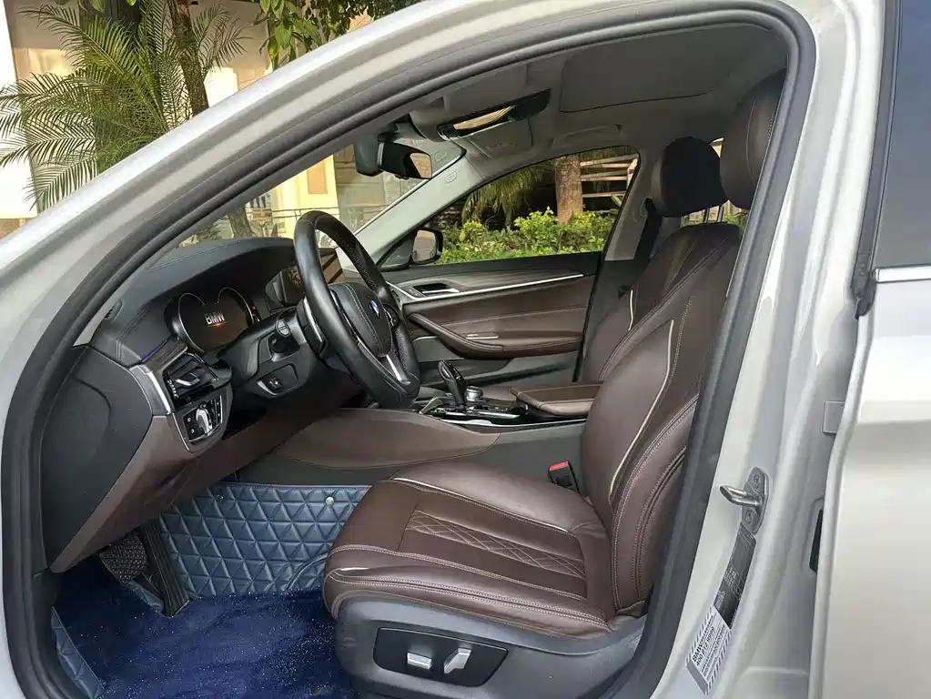 BMW 5 Series — миниатюра 6